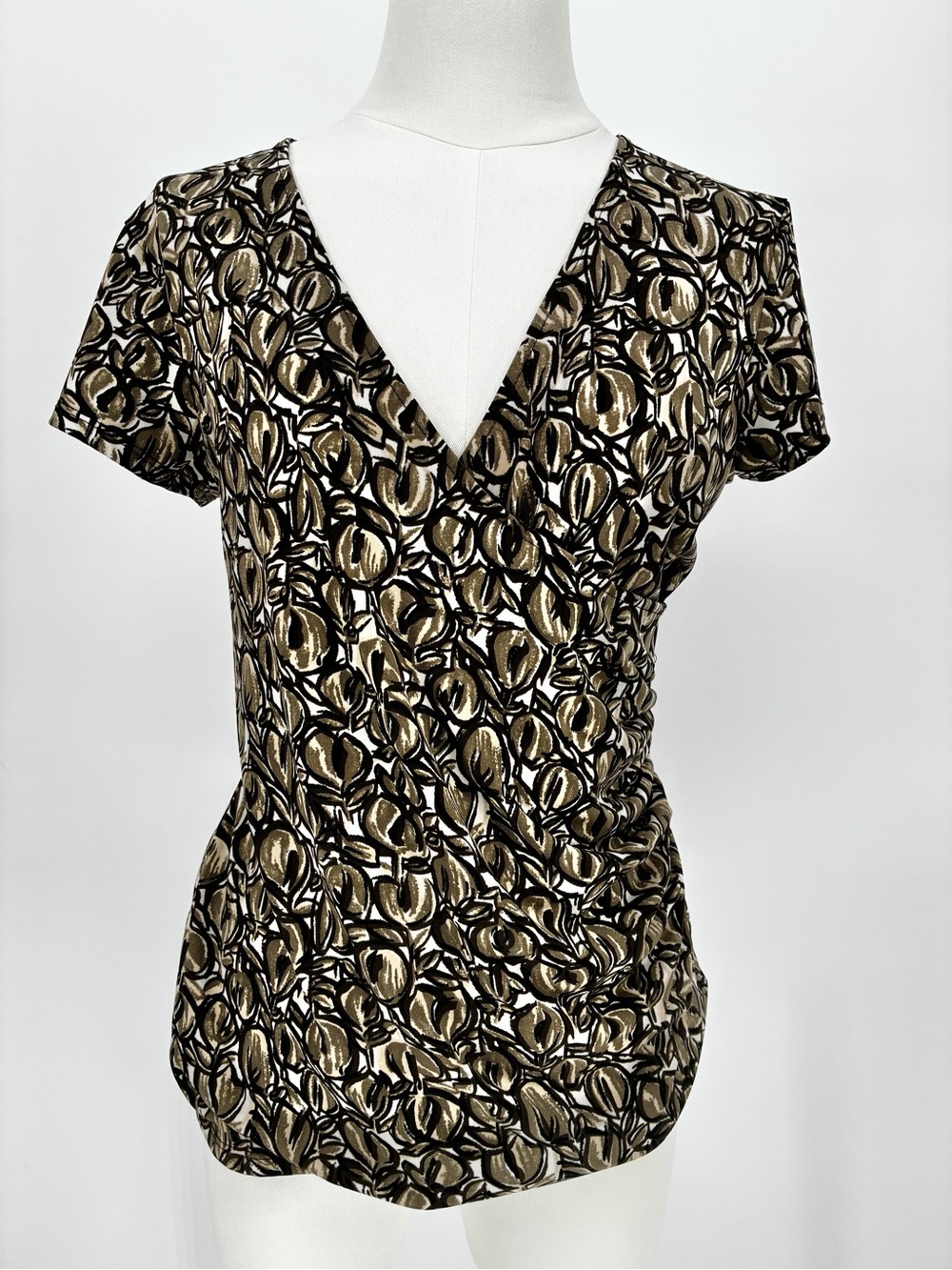 Geoffrey Beene Sport Medium V-Neck Short Sleeve Blouse Earthy Geometric Print